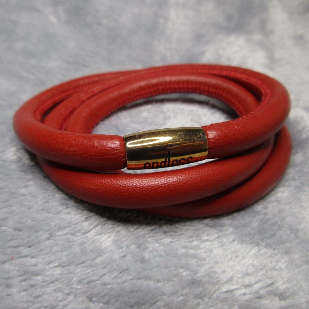 Endless Triple Red Leather Gold Clasp Bracelet By JLO 8 inch NEW A43